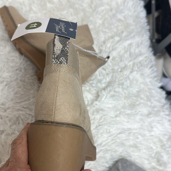 NWT Women's Taci Ankle Boots - Universal Thread Light Taupe Size 11 - Picture 2 of 8